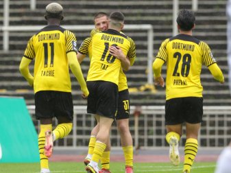 Borussia Dortmund II besiegt die Würzburger Kickers 2:0 Borussia Dortmund II besiegt die Würzburger Kickers 2:0