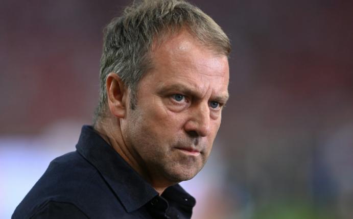Hansi Flick fordert mehr Zusammenhalt von Klubs und DFB.
