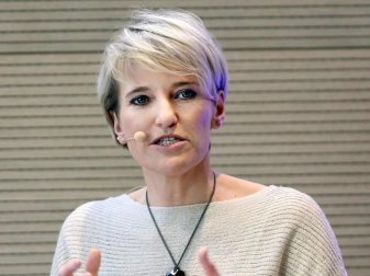 Susanne Aigner, Deutschland-Geschäftsführerin des Eurosport-Mutterkonzerns Discovery. Foto: Roland Weihrauch/dpa Susanne Aigner, Deutschland-Geschäftsführerin des Eurosport-Mutterkonzerns Discovery. Foto: Roland Weihrauch/dpa