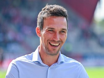 Der Karlsruher SC setzt weiter auf Trainer Christian Eichner. Foto: Armin Weigel/dpa