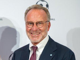 Karl-Heinz Rummenigge bei der Award-Verleihung 2021 des Deutschen Fußball-Botschafters. Foto: Monika Skolimowska/dpa-Zentralbild/dpa