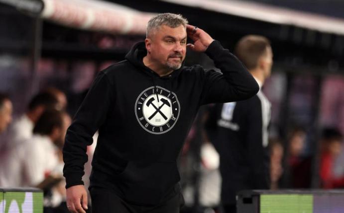 Bochums Trainer Thomas Reis gewann mit seinem Team gegen Nijmegen. Foto: Jan Woitas/dpa