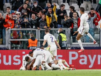 Die Franzosen feiern den 3:2-Sieg gegen Belgien. Foto: Bruno Fahy/BELGA/dpa Die Franzosen feiern den 3:2-Sieg gegen Belgien. Foto: Bruno Fahy/BELGA/dpa