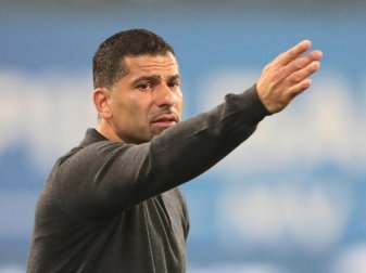 Der Vertrag von Trainer Dimitrios Grammozis beim FC Schalke 04 läuft bis zum Ende der Saison. Foto: Danny Gohlke/dpa Der Vertrag von Trainer Dimitrios Grammozis beim FC Schalke 04 läuft bis zum Ende der Saison. Foto: Danny Gohlke/dpa