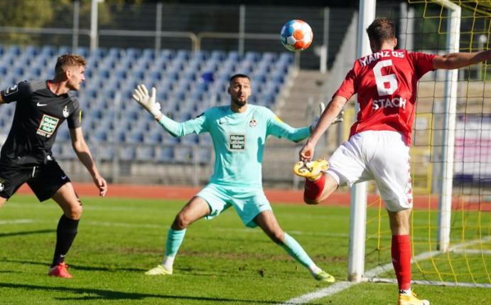 Der FSV Mainz 05 und der 1. FC Kaiserslautern haben im Koblenzer Stadion Oberwerth ein Benefizspiel durchgeführt. Foto: Thomas Frey/dpa