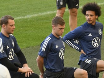 Manuel Neuer (l.) bei Abschlusstraining dabei Manuel Neuer (l.) bei Abschlusstraining dabei