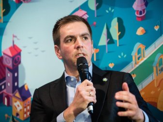 Vermisste bei der EM die Begeisterung: Philipp Lahm. Foto: Matthias Balk/dpa Vermisste bei der EM die Begeisterung: Philipp Lahm. Foto: Matthias Balk/dpa