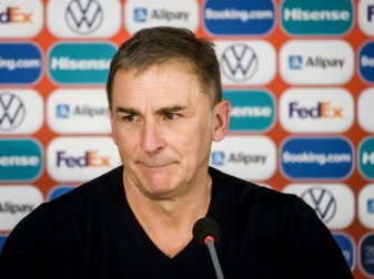 Türkei-Trainer Kuntz: Freudentränen nach dem Abpfiff Türkei-Trainer Kuntz: Freudentränen nach dem Abpfiff