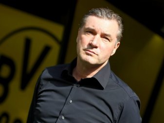 Borussia Dortmund und Bayer Leverkusen mit Interesse an niederländischem Verteidiger-Talent Borussia Dortmund und Bayer Leverkusen mit Interesse an niederländischem Verteidiger-Talent
