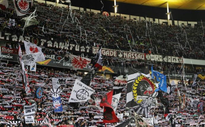 Junge Eintracht-Fans erhalten Zuschuss für PCR-Test