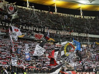 Junge Eintracht-Fans erhalten Zuschuss für PCR-Test Junge Eintracht-Fans erhalten Zuschuss für PCR-Test