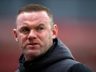 Wayne Rooney kommt bei seiner Ehefrau trotz mehrerer Alkohol- und Sex-Skandale mit einer Gelben Karte davon. Foto: Nick Potts/PA Wire/dpa Wayne Rooney kommt bei seiner Ehefrau trotz mehrerer Alkohol- und Sex-Skandale mit einer Gelben Karte davon. Foto: Nick Potts/PA Wire/dpa