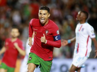 Portugals Cristiano Ronaldo jubelt über sein Tor zum 2:0. Foto: Joao Matos/AP/dpa Portugals Cristiano Ronaldo jubelt über sein Tor zum 2:0. Foto: Joao Matos/AP/dpa