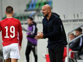 Sieht bei seinem Team noch Luft nach oben: U21-Nationaltrainer Antonio Di Salvo. Foto: Marton Monus/dpa Sieht bei seinem Team noch Luft nach oben: U21-Nationaltrainer Antonio Di Salvo. Foto: Marton Monus/dpa