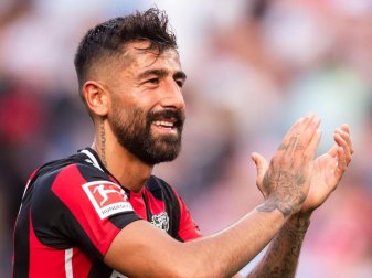 Lobt die Entwicklung der Mannschaft durch Leverkusens Trainer Gerardo Seoane: Kerem Demirbey. Foto: Marius Becker/dpa Lobt die Entwicklung der Mannschaft durch Leverkusens Trainer Gerardo Seoane: Kerem Demirbey. Foto: Marius Becker/dpa