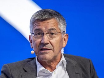 Stellt klar, dass sich der FC Bayern nicht an einem Wettbieten um Erling Haaland beteiligen wird: Herbert Hainer. Foto: David Inderlied/dpa Stellt klar, dass sich der FC Bayern nicht an einem Wettbieten um Erling Haaland beteiligen wird: Herbert Hainer. Foto: David Inderlied/dpa