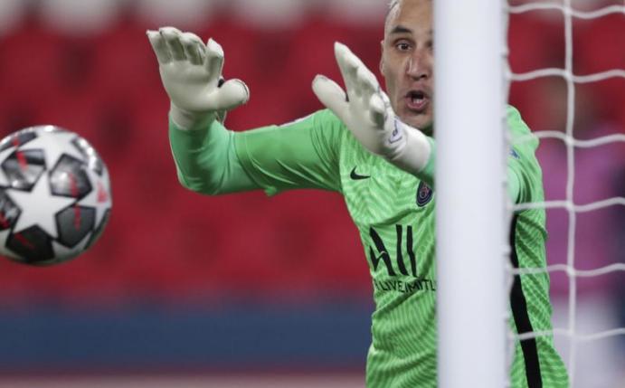 Verletzte sich bei der Nationalmannschaft: PSG-Keeper Keylor Navas. Foto: Thibault Camus/AP/dpa