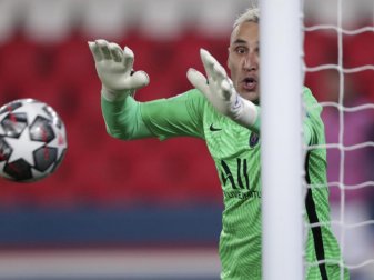 Verletzte sich bei der Nationalmannschaft: PSG-Keeper Keylor Navas. Foto: Thibault Camus/AP/dpa Verletzte sich bei der Nationalmannschaft: PSG-Keeper Keylor Navas. Foto: Thibault Camus/AP/dpa