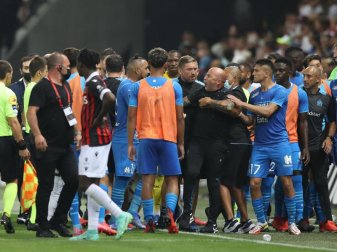 Fankrawalle und Ausschreitungen überschatteten zuletzt den französischen Fußball. Foto: Jonathan Moscrop/CSM via ZUMA Wire/dpa Fankrawalle und Ausschreitungen überschatteten zuletzt den französischen Fußball. Foto: Jonathan Moscrop/CSM via ZUMA Wire/dpa