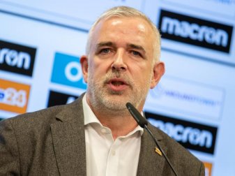 Fordert klare Regelungen in Sachen Zuschauerzulassung im Stadion: Union-Präsident Dirk Zingler. Foto: Andreas Gora/dpa Fordert klare Regelungen in Sachen Zuschauerzulassung im Stadion: Union-Präsident Dirk Zingler. Foto: Andreas Gora/dpa