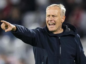 Freiburgs Trainer Christian Streich findet die Übernahme von Newcastle United durch ein saudi-arabisches Konsortium «unfassbar». Foto: Tom Weller/dpa Freiburgs Trainer Christian Streich findet die Übernahme von Newcastle United durch ein saudi-arabisches Konsortium «unfassbar». Foto: Tom Weller/dpa