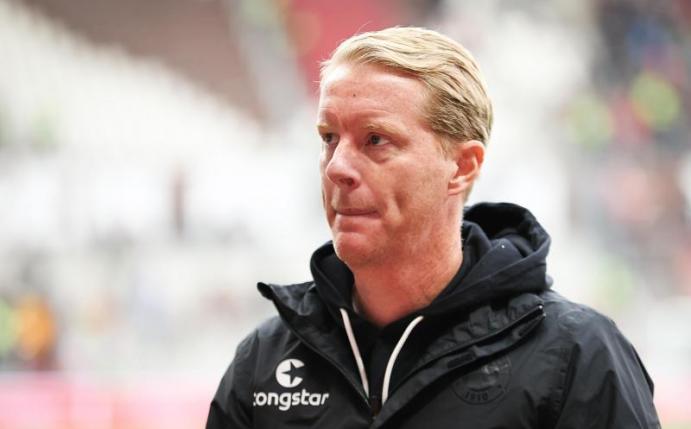 Timo Schultz, Trainer des Zweitligisten FC St. Pauli, sieht Probleme beim zwischenmenschlichen Umgang im Netz. Foto: Christian Charisius/dpa