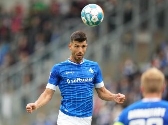 Muss vorerst in Albanien bleiben: Darmstadt-Profi Klaus Gjasula. Foto: Thomas Frey/dpa Muss vorerst in Albanien bleiben: Darmstadt-Profi Klaus Gjasula. Foto: Thomas Frey/dpa