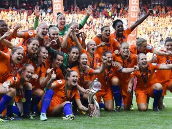 Die Fußballerinnen aus den Niederlanden wurden 2017 zum ersten Mal Europameisterinnen. Foto: Patrick Post/AP/dpa Die Fußballerinnen aus den Niederlanden wurden 2017 zum ersten Mal Europameisterinnen. Foto: Patrick Post/AP/dpa