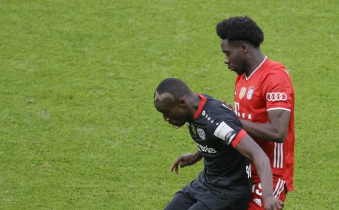 Bundesliga Aufstellungen Voraussichtliche Bayer Leverkusen FC Bayern München Moussa Diaby Alphonso Davies