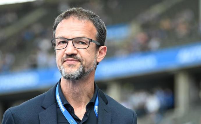 Herthas Geschäftsführer Sport, Fredi Bobic, trifft mit dem Hauptstadtclub am achten Spieltag auf seinen vorherigen Arbeitgeber, die Frankfurter Eintracht. Foto: Soeren Stache/dpa-Zentralbild/dpa