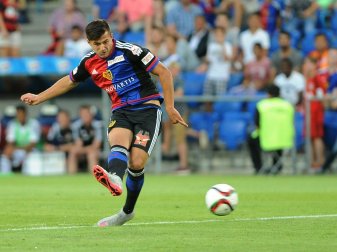 Albian Ajeti unterschreibt bis 2020 beim FC Augsburg(PIXATHLON/SID-IMAGES) Albian Ajeti unterschreibt bis 2020 beim FC Augsburg(PIXATHLON/SID-IMAGES)