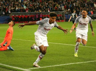 Top-Talent Karim Adeyemi hat sich in Salzburg hervorragend entwickelt und das Interesse zahlreicher europäischer Clubs geweckt. Foto: Krugfoto/APA/dpa Top-Talent Karim Adeyemi hat sich in Salzburg hervorragend entwickelt und das Interesse zahlreicher europäischer Clubs geweckt. Foto: Krugfoto/APA/dpa