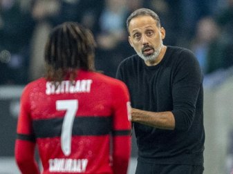Trotz Personalsorgen ergatterte Trainer Pellegrino Matarazzo (r) mit dem VfB Stuttgart einen Punkt in Gladbach. Foto: David Inderlied/dpa Trotz Personalsorgen ergatterte Trainer Pellegrino Matarazzo (r) mit dem VfB Stuttgart einen Punkt in Gladbach. Foto: David Inderlied/dpa