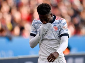 Münchens Alphonso Davies verlässt bei seiner Auswechselung den Platz. Foto: Marius Becker/dpa Münchens Alphonso Davies verlässt bei seiner Auswechselung den Platz. Foto: Marius Becker/dpa
