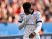 Münchens Alphonso Davies verlässt bei seiner Auswechselung den Platz. Foto: Marius Becker/dpa