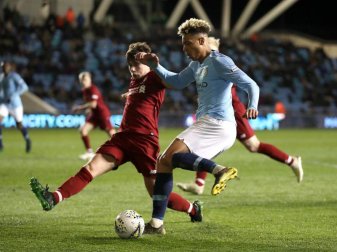 Felix Nmecha (r) lief bis zum Juli diesen Jahres für den Nachwuchs von Manchester City auf. Foto: Martin Rickett/PA Wire/dpa Felix Nmecha (r) lief bis zum Juli diesen Jahres für den Nachwuchs von Manchester City auf. Foto: Martin Rickett/PA Wire/dpa