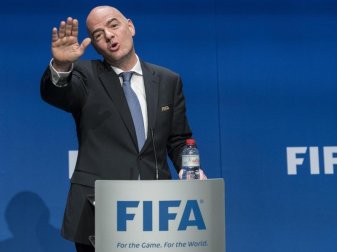 FIFA-Präsident Gianni Infantino spricht sich für die Ausrichtung der WM in einem kürzeren Rhythmus aus. Foto: Ennio Leanza/KEYSTONE/dpa FIFA-Präsident Gianni Infantino spricht sich für die Ausrichtung der WM in einem kürzeren Rhythmus aus. Foto: Ennio Leanza/KEYSTONE/dpa