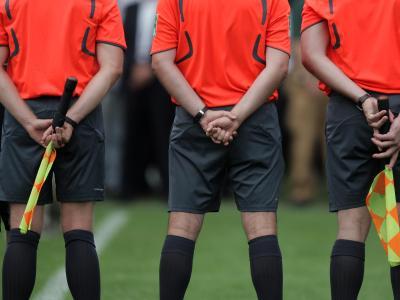 Die deutschen Spitzenschiedsrichter arbeiten auf Mallorca die wenig erfreulich verlaufene Bundesliga-Hinrunde auf. Foto: Fredrik von Erichsen(Fredrik von Erichsen)