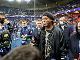 Der ehemalige Profi-Fußballer Ronaldo de Assis Moreira, besser bekannt als Ronaldinho, besucht die Champions-League-Partie im Prinzenpark. Foto: Jan Woitas/dpa Der ehemalige Profi-Fußballer Ronaldo de Assis Moreira, besser bekannt als Ronaldinho, besucht die Champions-League-Partie im Prinzenpark. Foto: Jan Woitas/dpa