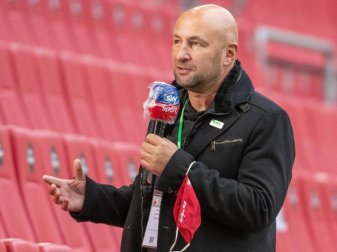 Gegner des Videobeweises: Klaus Hofmann, Präsident vom FC Augsburg. Foto: Stefan Puchner/dpa-Pool/dpa