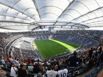 Eintracht Frankfurt darf das Stadion wieder komplett füllen. Foto: Arne Dedert/dpa Eintracht Frankfurt darf das Stadion wieder komplett füllen. Foto: Arne Dedert/dpa