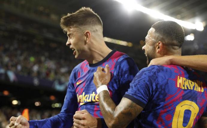 Gerard Pique (r) schoss den FC Barcelona gegen Kiew zum knappen Sieg. Foto: Joan Monfort/AP/dpa