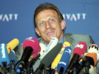 Christoph Daum gesteht Drogenkonsum auf Pressekonferenz Christoph Daum gesteht Drogenkonsum auf Pressekonferenz