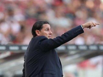 Ist mit Leverkusen in Sevilla gefordert: Bayer-Coach Gerardo Seoane. Foto: Tom Weller/dpa Ist mit Leverkusen in Sevilla gefordert: Bayer-Coach Gerardo Seoane. Foto: Tom Weller/dpa