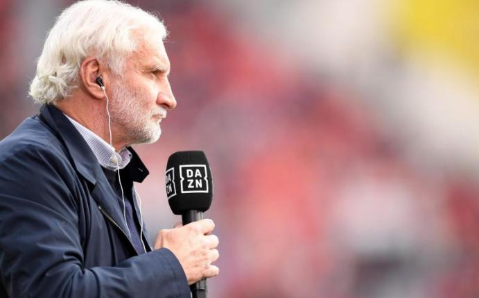 Keilt gegen Köln-Coach Steffen Baumgart zurück: Leverkusens Sportdirektor Rudi Völler. Foto: Marius Becker/dpa