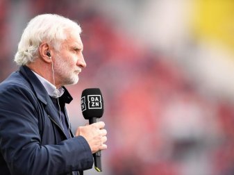 Keilt gegen Köln-Coach Steffen Baumgart zurück: Leverkusens Sportdirektor Rudi Völler. Foto: Marius Becker/dpa Keilt gegen Köln-Coach Steffen Baumgart zurück: Leverkusens Sportdirektor Rudi Völler. Foto: Marius Becker/dpa