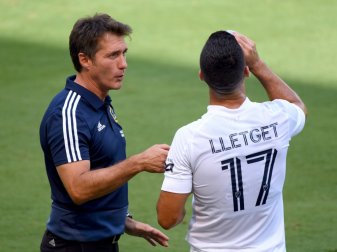 Schelotto (l.) ist neuer Nationaltrainer von Paraguay Schelotto (l.) ist neuer Nationaltrainer von Paraguay