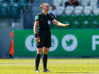 Franziska Wildfeuer ist seit 2011 DFB-Schiedsrichterin Franziska Wildfeuer ist seit 2011 DFB-Schiedsrichterin