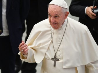 Papst Franziskus bedankt sich bei Messi für Trikot Papst Franziskus bedankt sich bei Messi für Trikot