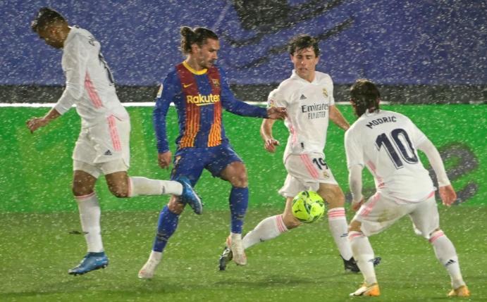 Der letzte Clasico wurde zur Regenschlacht